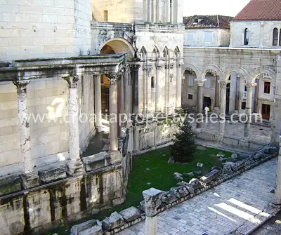 Apartment 68 m², Split - Diocletian's Palace, renovated - 1