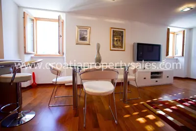 Apartment 68 m², Split - Diocletian's Palace, renovated - 2