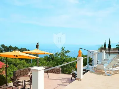 Opatija, Umgebung, Villa mit sieben Apartments, Pool und Meerblick - 5