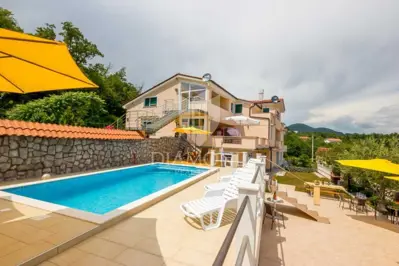 Opatija, Umgebung, Villa mit sieben Apartments, Pool und Meerblick - 2