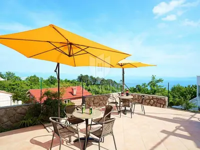 Opatija, Umgebung, Villa mit sieben Apartments, Pool und Meerblick - 4