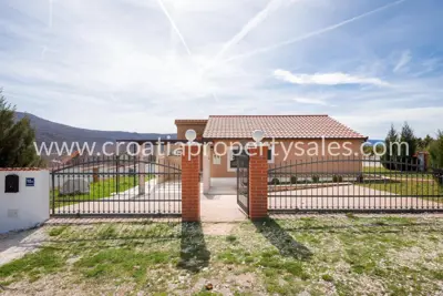 Haus 1000 m², Kaštela - Pool und Bergblick - 10