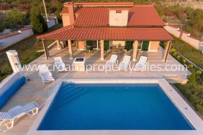 Haus 1000 m², Kaštela - Pool und Bergblick - 12