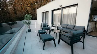 Remete, luxurious 4-room penthouse 165 m² + 2 parking spaces for rent - 2