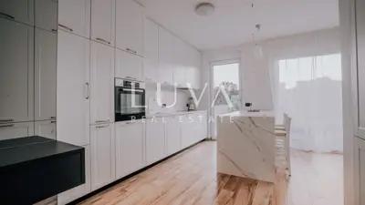 Remete, luxurious 4-room penthouse 165 m² + 2 parking spaces for rent - 7