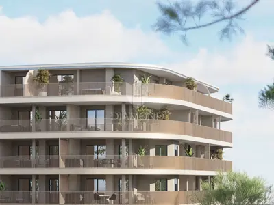 Umag, centar! Moderan stan s velikom terasom i liftom! - 2