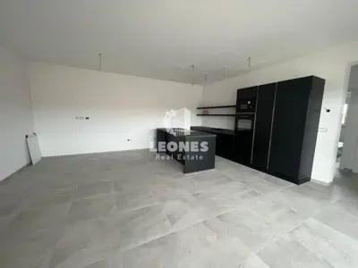 Apartment 83 m², Novigrad - sea view and terrace