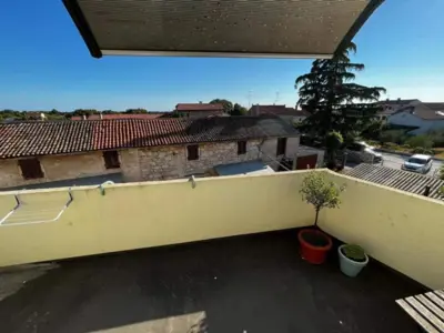 Doppelhaus 120 m², Poreč - zwei Wohnungen und Hof - 2