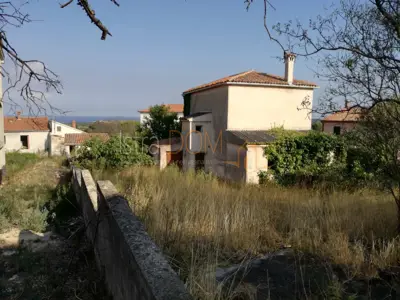 Kuća 396 m², Ližnjan - centar naselja i velika okućnica