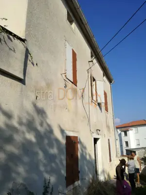 Kuća 396 m², Ližnjan - centar naselja i velika okućnica - 2