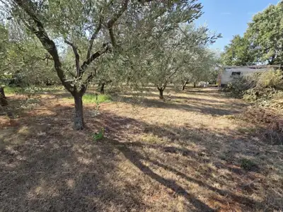 Građevinsko zemljište 638 m², Loborika - uredan pristupni put - 3