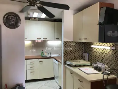 Kuća 387 m², Promajna - 8 apartmana, 300 m od mora - 9