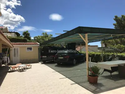 Kuća 387 m², Promajna - 8 apartmana, 300 m od mora - 4
