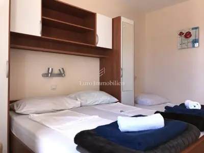 Kuća 387 m², Promajna - 8 apartmana, 300 m od mora - 17