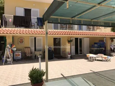 Kuća 387 m², Promajna - 8 apartmana, 300 m od mora - 7