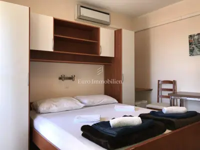 Kuća 387 m², Promajna - 8 apartmana, 300 m od mora - 16