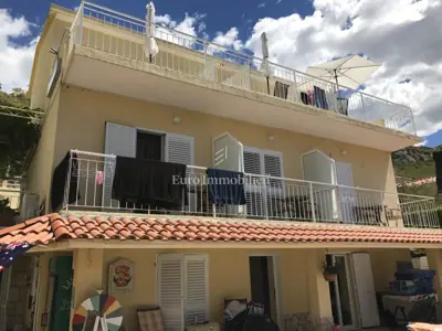 Kuća 387 m², Promajna - 8 apartmana, 300 m od mora