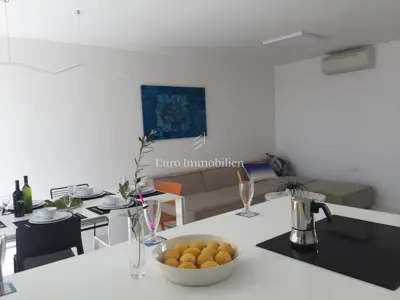 Stan 82 m², Krk - pogled na more i uređena okućnica - 9