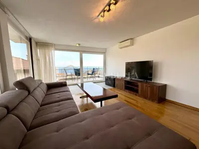 Opatija – prostran stan 205 m² s pogledom na more