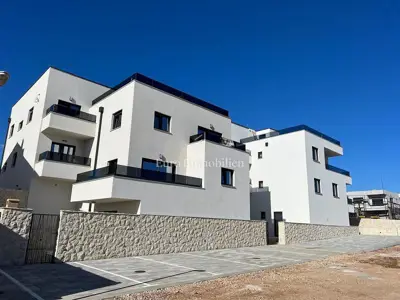 Stan s bazenom u novogradnji - Povljana - 16