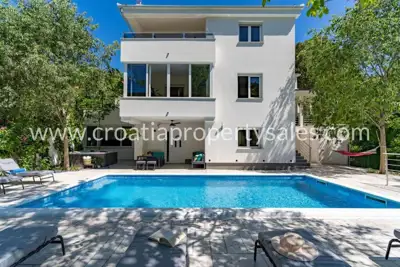 Haus, Omiš, 350 m², 1 250 000 €