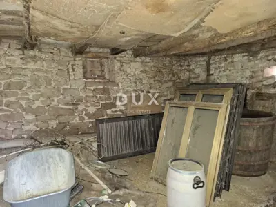 ISTRA, PAZIN - Detached stone house for partial renovation - 14