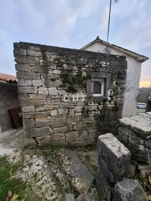 ISTRA, PAZIN - Detached stone house for partial renovation - 20