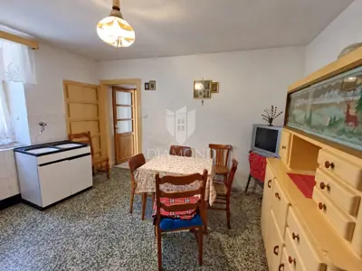 Kuća 160 m², Klana - centar, 3 spavaće sobe i terasa - 2