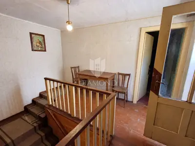 Kuća 160 m², Klana - centar, 3 spavaće sobe i terasa - 8