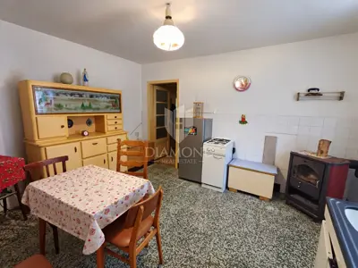 Kuća 160 m², Klana - centar, 3 spavaće sobe i terasa