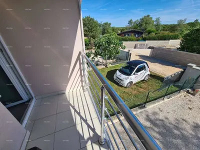 PEROJ, Wohnung im oberen Stock, nahe dem Meer