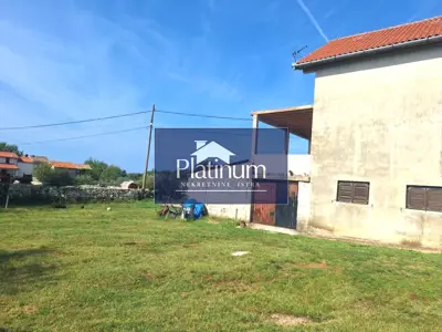 Kuća 180 m², Juršići - tri stambene jedinice