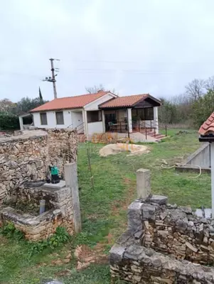 Kuće 143 m², Rakalj - okućnica 1.124 m² i garaža - 3