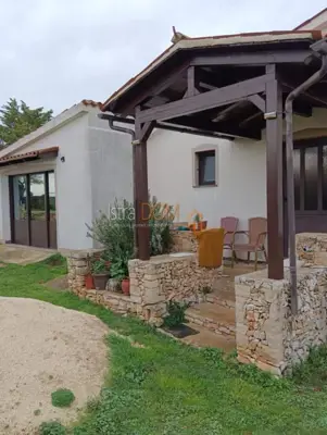 Kuće 143 m², Rakalj - okućnica 1.124 m² i garaža
