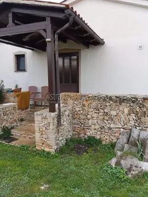 Kuće 143 m², Rakalj - okućnica 1.124 m² i garaža - 2