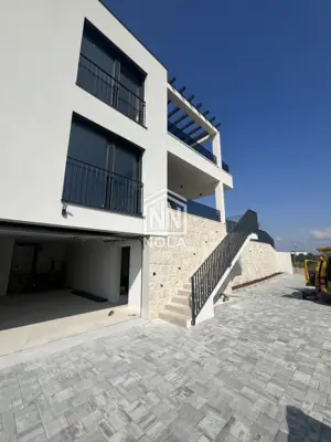 VODICE – Moderna duplex kuća s bazenom i pogledom na more - 12