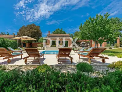 Haus 200 m², Rovinj - Pool und Gästehaus