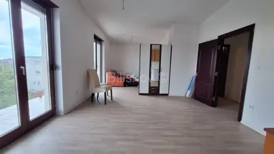 Sesvete, Büro- und Geschäftsfläche 260 m² im ersten und zweiten Stock
