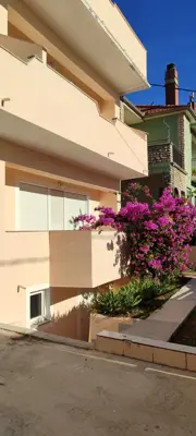 Mehrfamilienhaus in Zadar - ruhige Lage, mehrere Wohneinheiten und großes Potenzial - 2