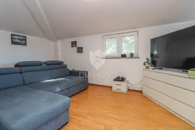 Haus 220 m², Pula - Šišan, 3 Wohnungen - 15
