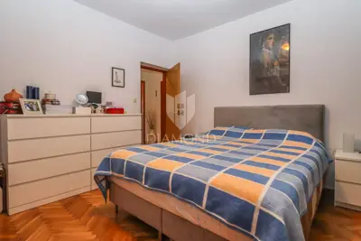 Haus 220 m², Pula - Šišan, 3 Wohnungen - 5
