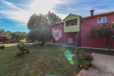 Haus 220 m², Pula - Šišan, 3 Wohnungen - 2