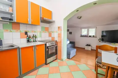 Haus 220 m², Pula - Šišan, 3 Wohnungen - 14
