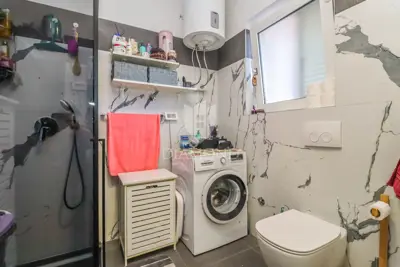 Haus 220 m², Pula - Šišan, 3 Wohnungen - 7
