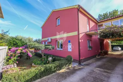 Haus 220 m², Pula - Šišan, 3 Wohnungen - 19