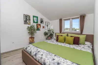 Haus 220 m², Pula - Šišan, 3 Wohnungen - 10