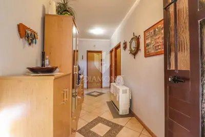 Haus 220 m², Pula - Šišan, 3 Wohnungen - 8