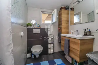 Haus 220 m², Pula - Šišan, 3 Wohnungen - 13
