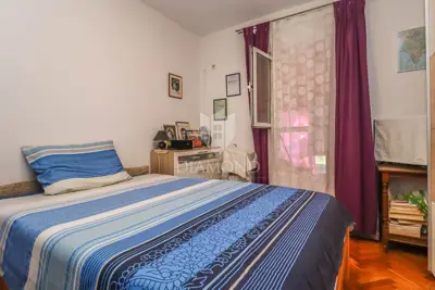 Haus 220 m², Pula - Šišan, 3 Wohnungen - 6