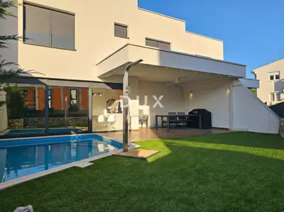 Wohnung 112 m², Krk - Garten, beheizter Pool und zwei Zimmer mit Bad en suite
